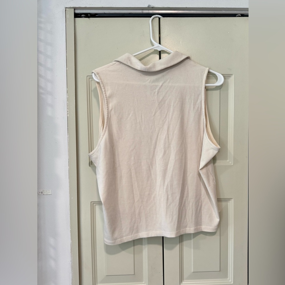 Torrid Fitted Super Soft Rib V-Neck Collared Button-Up Crop Tank Size 1 - Picture 5 of 7